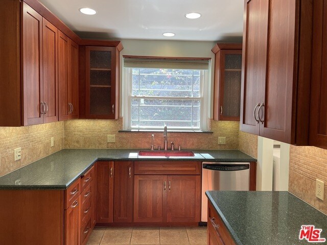 Building Photo - 511 N Sweetzer Ave