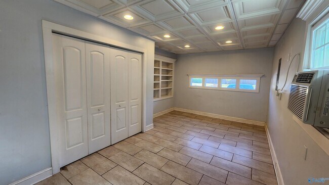 Building Photo - 11402 Hillwood Dr SE