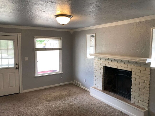 Building Photo - 450 E 300 N