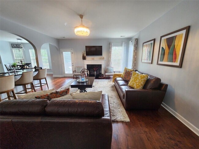 Building Photo - 204 Misty Grove Dr SE