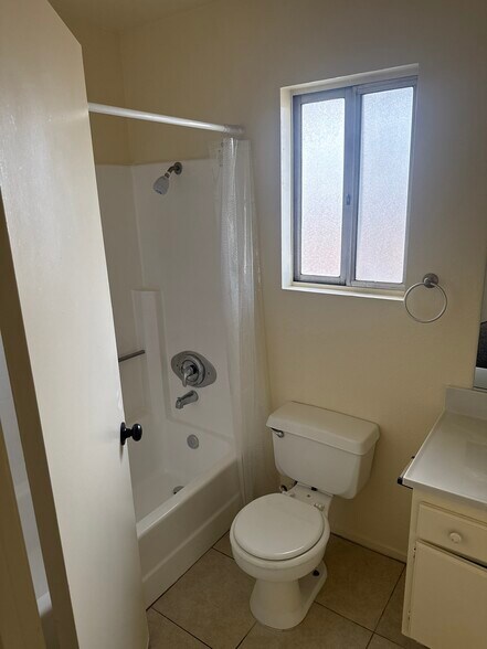 Building Photo - 701 Summerwood Ln