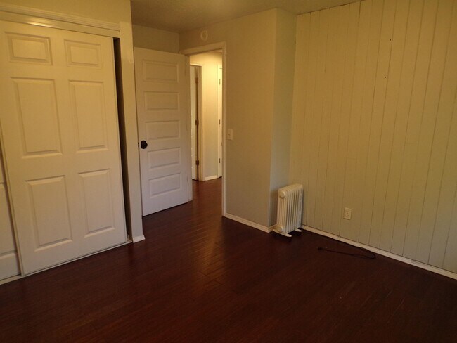 Building Photo - 11865 SW Ebberts Ct