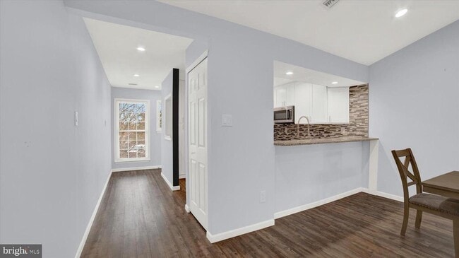 Building Photo - 221 Allem Ln