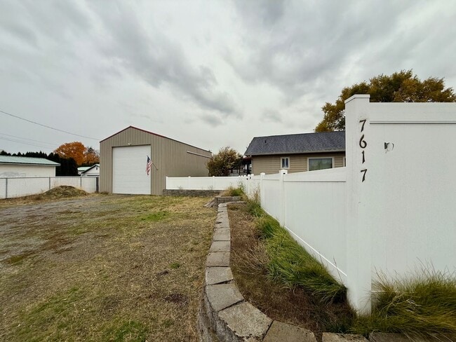 Building Photo - Updated 3 Bed 2 Bath Spokane Valley Home +...