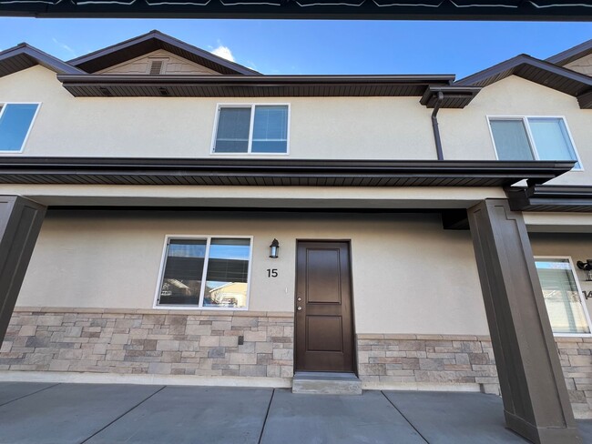 Building Photo - Brand NEW Cedar City Townhome! 6 month lea...