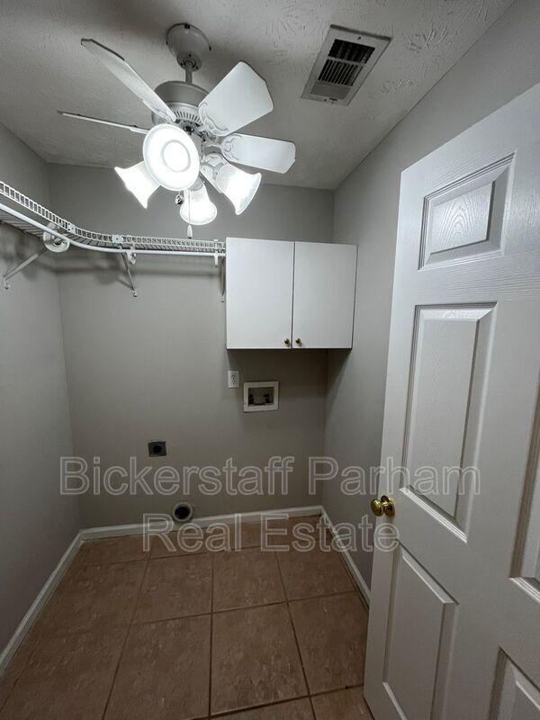Building Photo - 8012 Rocky Creek Dr