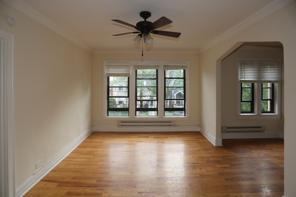 Building Photo - 4742 N Hermitage Ave