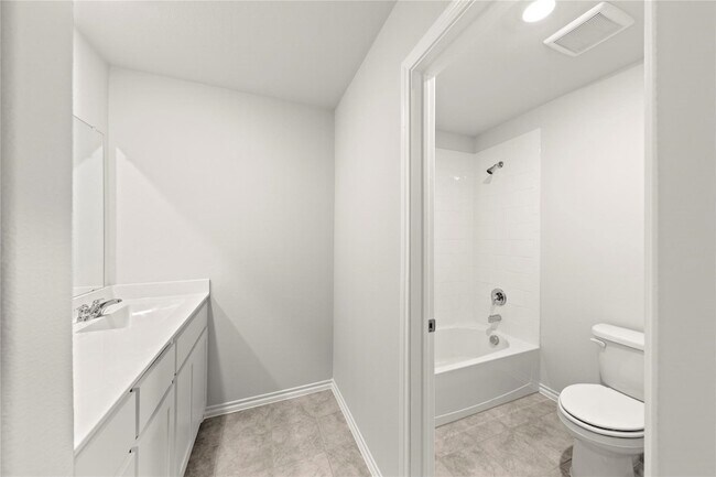 Building Photo - 317 Bent Oak Dr