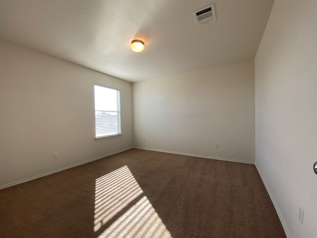 Building Photo - Need space? Huge 2 story home in Trimmier Estates!