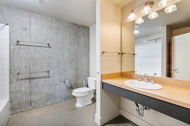 Building Photo - Old Town Lofts - South Facing Studio w/par...