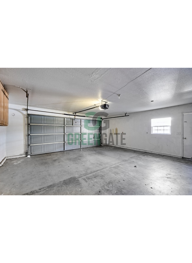 Building Photo - Lovely 3 Bedroom Home in Modesto MUST SEE!