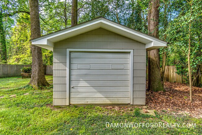 Building Photo - 1827 Parkridge Dr