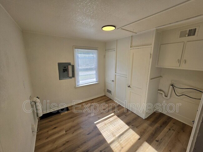 Building Photo - 4317 Spatz Ave
