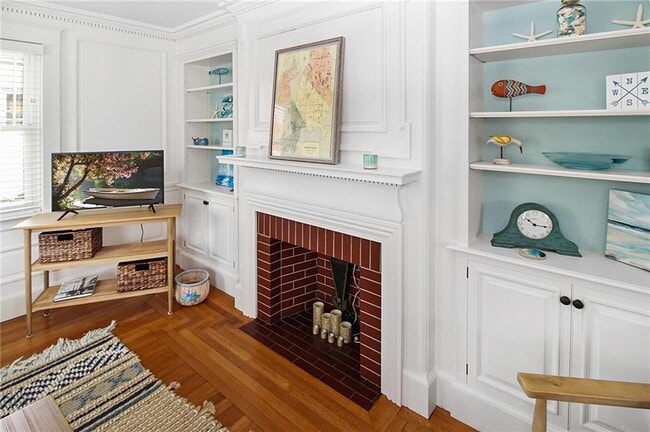 Building Photo - 28 W Narragansett Ave