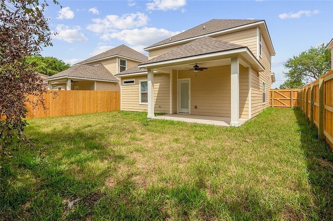 Building Photo - 1412 Holleman Dr
