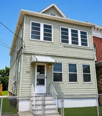 Building Photo - 360 River Dr