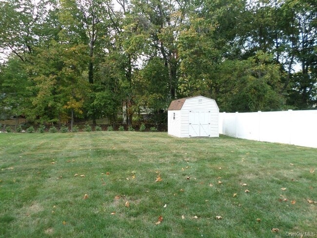 Building Photo - 8 Jodi Ln