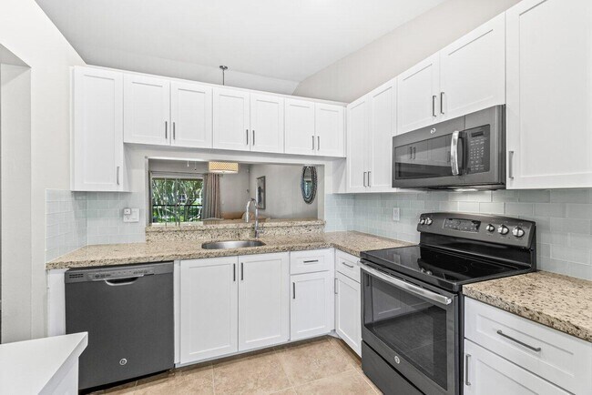 Building Photo - 22148 Palms Way