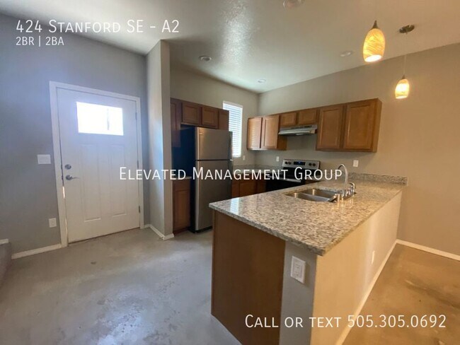 Building Photo - 424 Stanford Dr SE