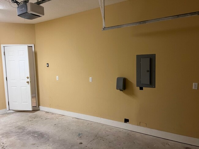 Building Photo - 732 E Mack Bayou Dr