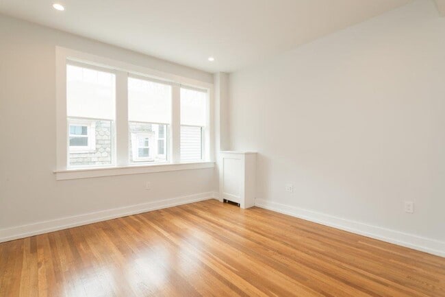 Building Photo - 18 Forest St