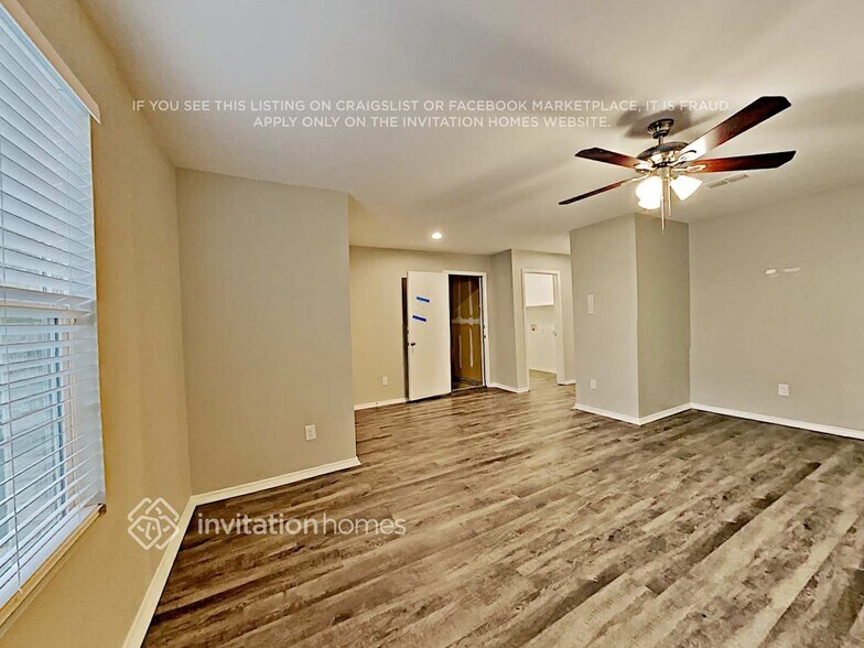 Building Photo - 112 Abelia Dr