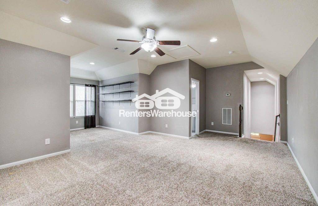 Building Photo - 17622 Quiet Shores Dr