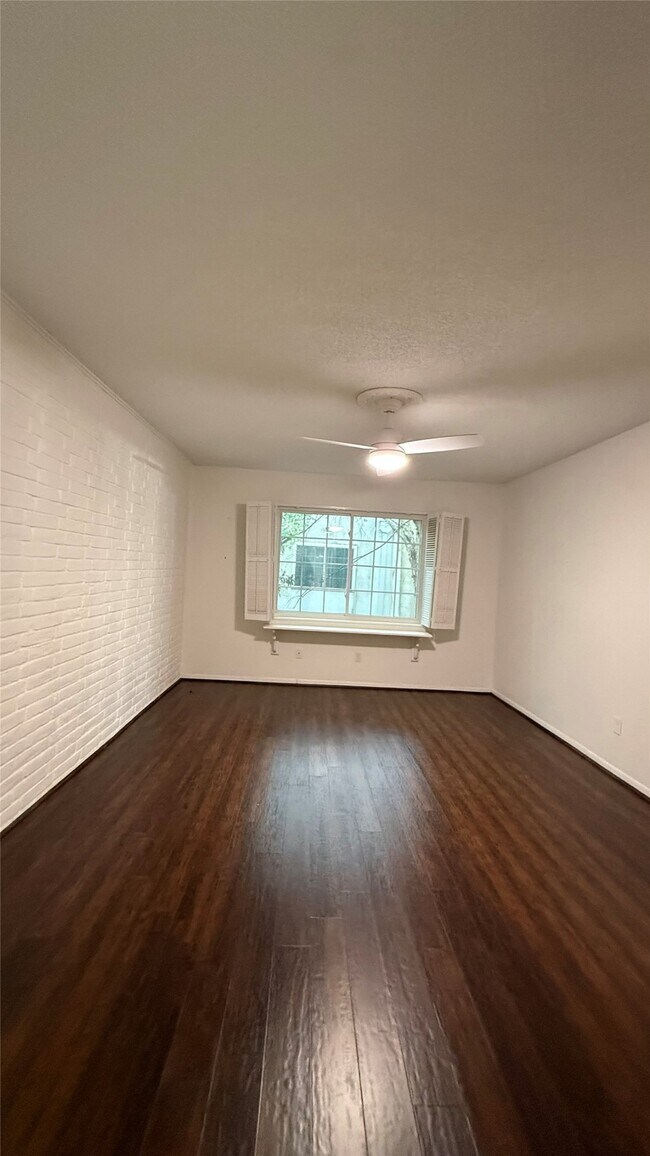 Building Photo - 2744 Briarhurst Dr