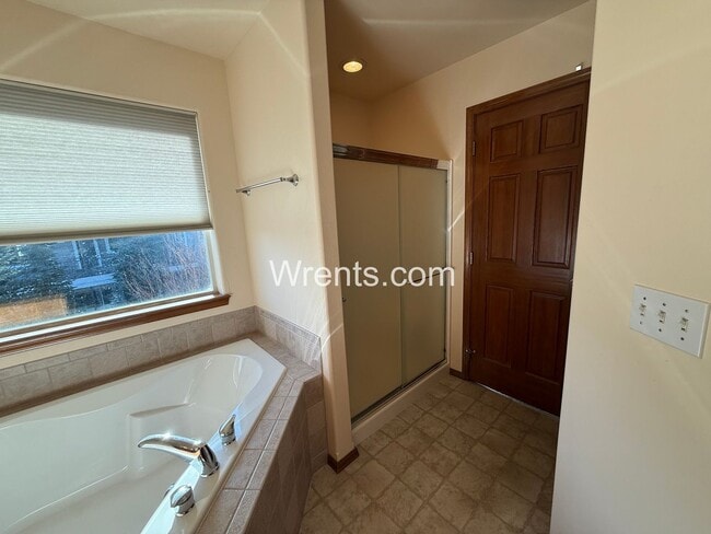 Building Photo - Beautiful 5-mile prairie home! Available now!