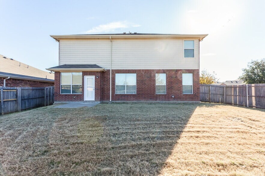 Building Photo - 609 Cove Ct