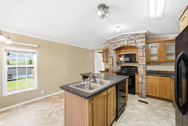 Building Photo - 267 Maddux Farm Dr