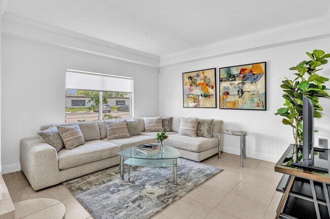 Building Photo - Fully Furnished Townhome in East Hollywood!