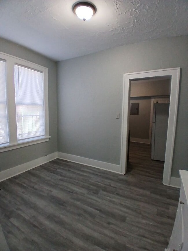 Building Photo - Thoughtfully Renovated 3-Bedroom, 1-Bath | Open to Section 8