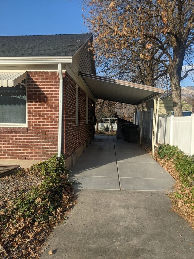 Building Photo - 2 Weeks Rent Free – Spacious 3 Bed / 2 Bath Ogden Home with Finished Basement