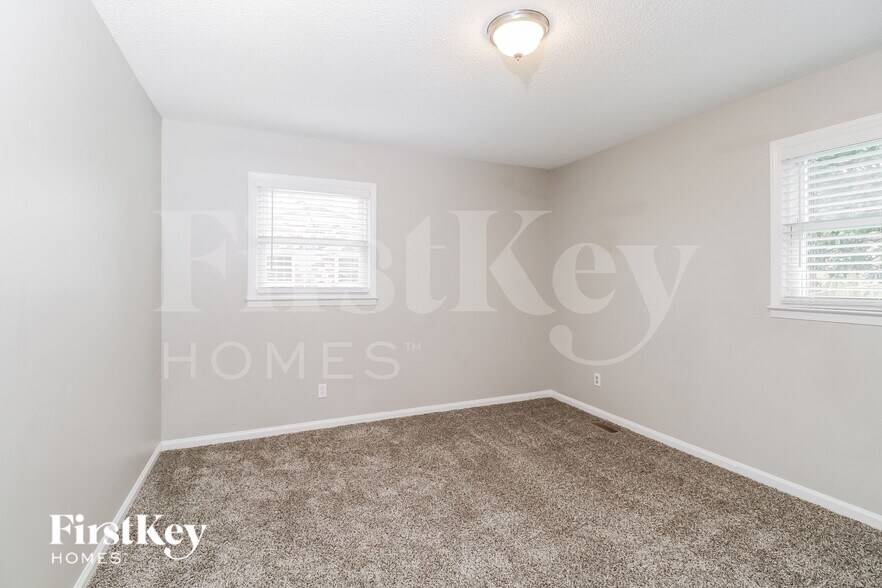 Building Photo - 4809 Maplecrest Dr