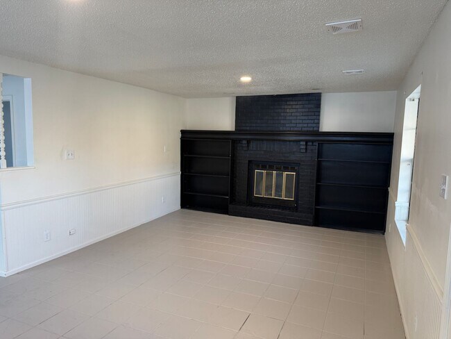 Building Photo - 607 Tenny Ave