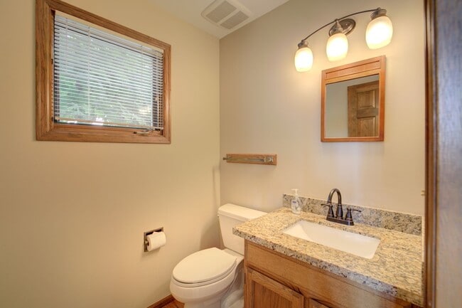 Building Photo - 5bd/3.5ba Bellevue House