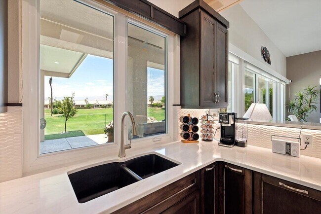 Building Photo - 39305 Fernwood Glen Ct