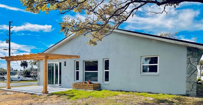 Building Photo - 13726 Michelle Ave