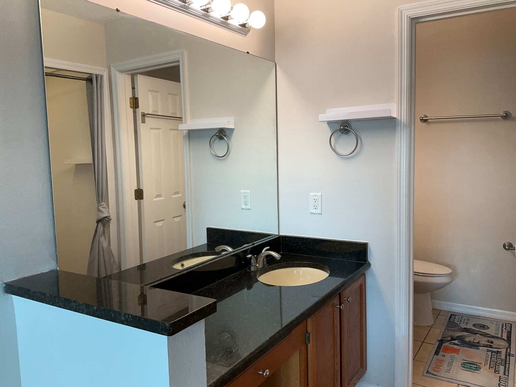 Building Photo - 9532 Darien Ave