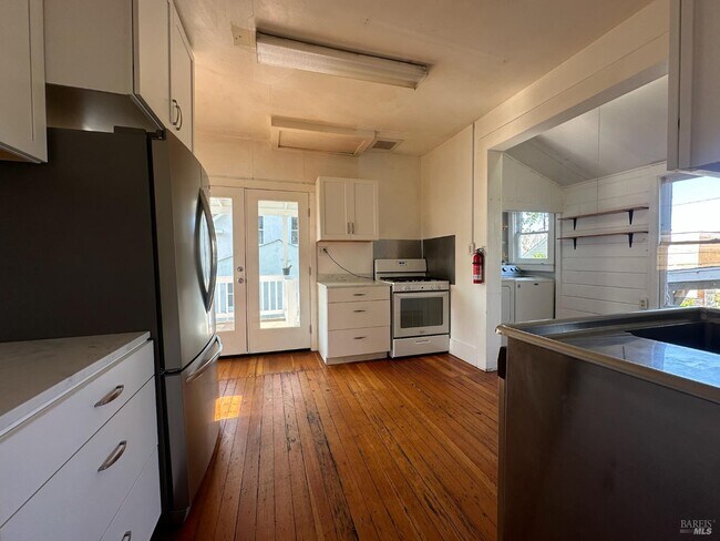 Building Photo - 519 Virginia St