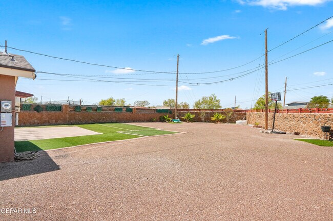 Building Photo - 450 Sunrise Hills Dr