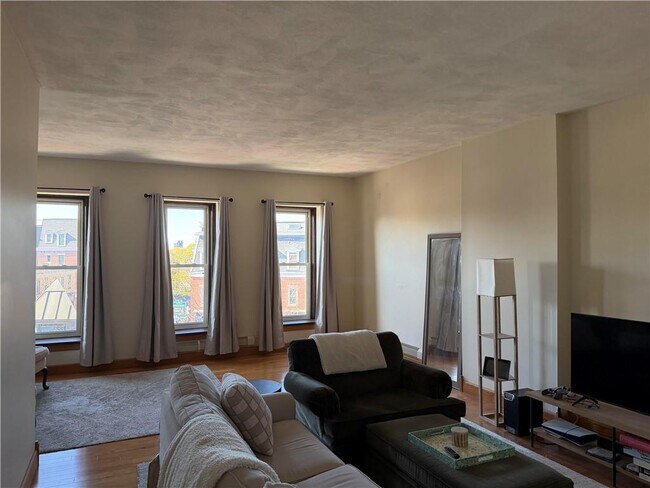 Building Photo - 287 Gregory St