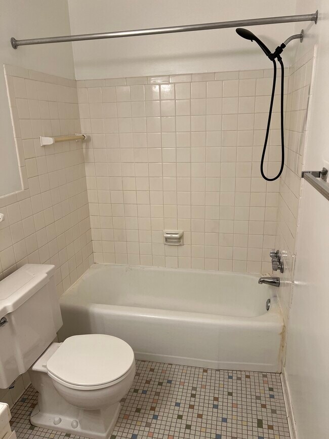 Building Photo - 529 17th Ave N