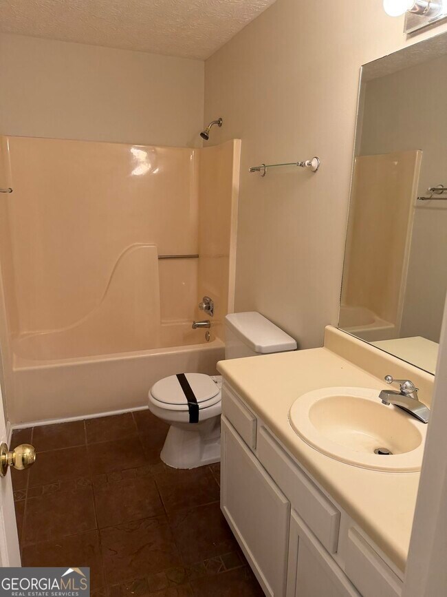Building Photo - 1819 Cres Hill Dr NW