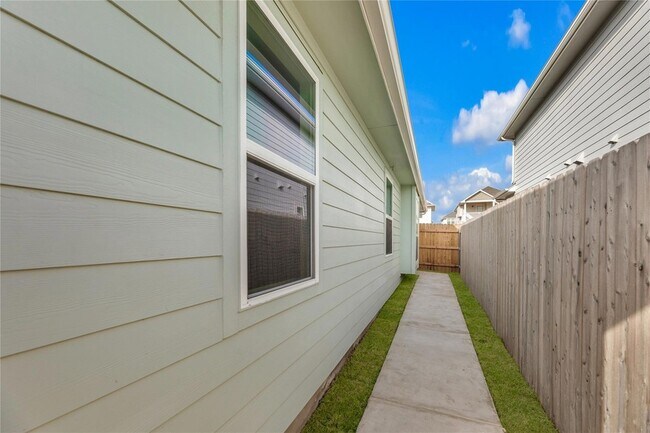 Building Photo - 9505 Morning Iris Dr