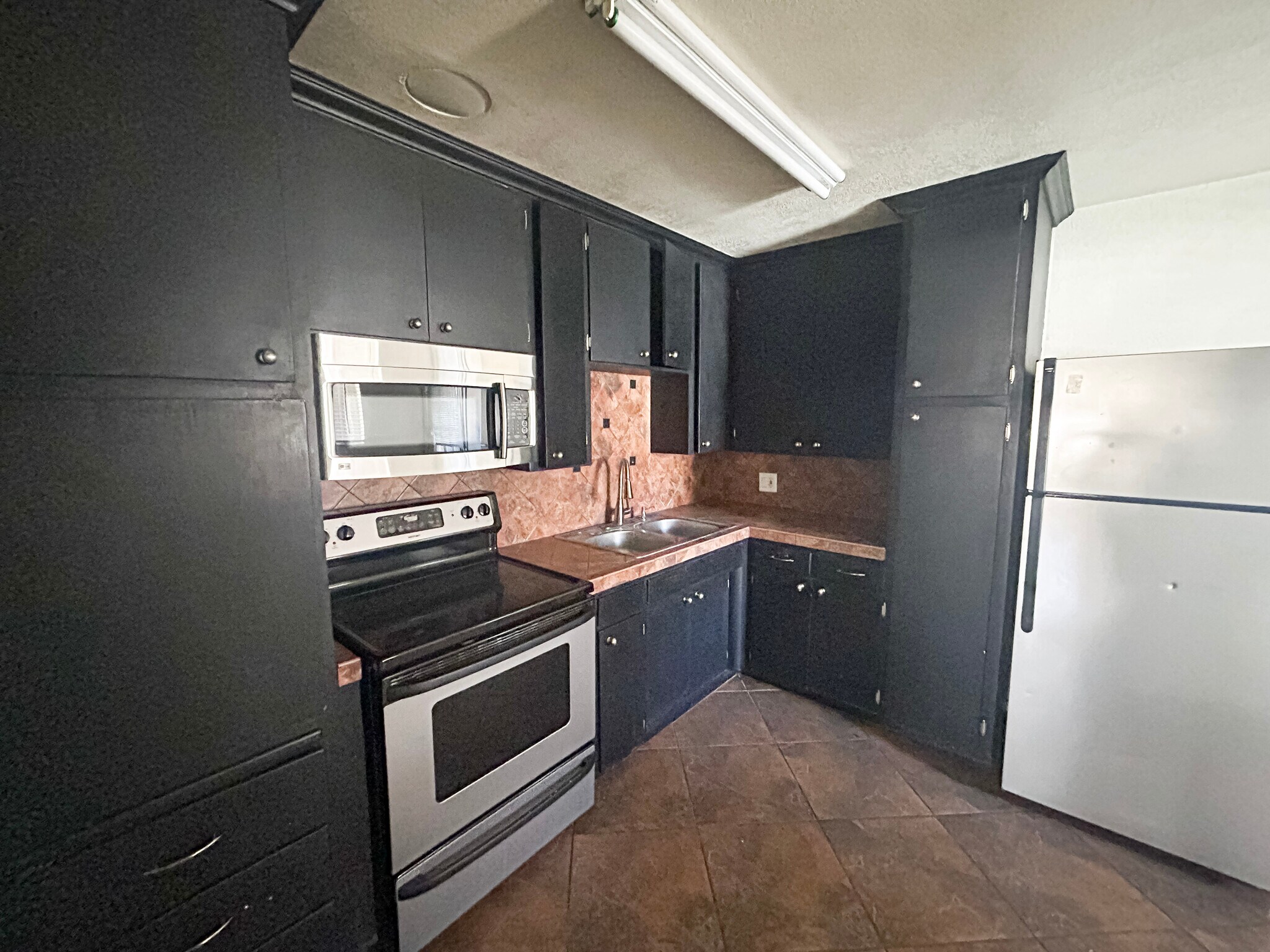 Building Photo - 33 S Olive