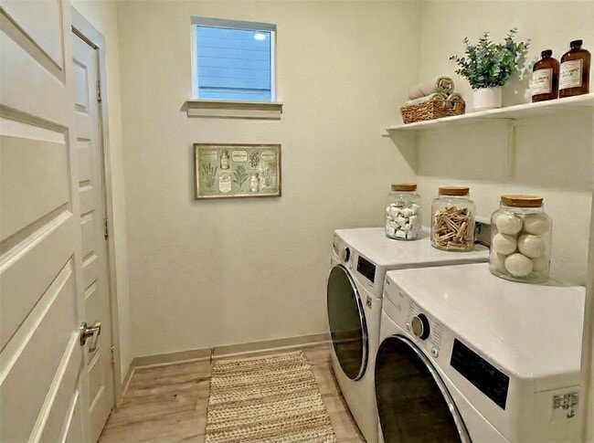 Building Photo - 257 Geminiflora Bend