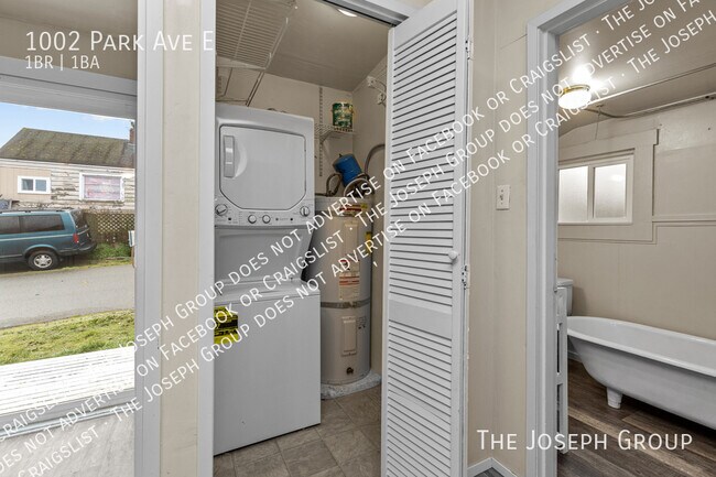 Building Photo - 1002 Park Ave E