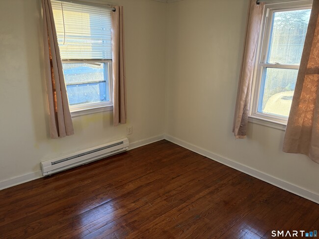 Building Photo - 129 Douglas St